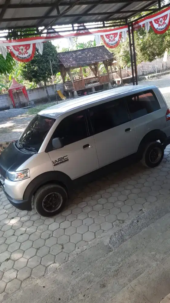 Dijual mobil APV 2006