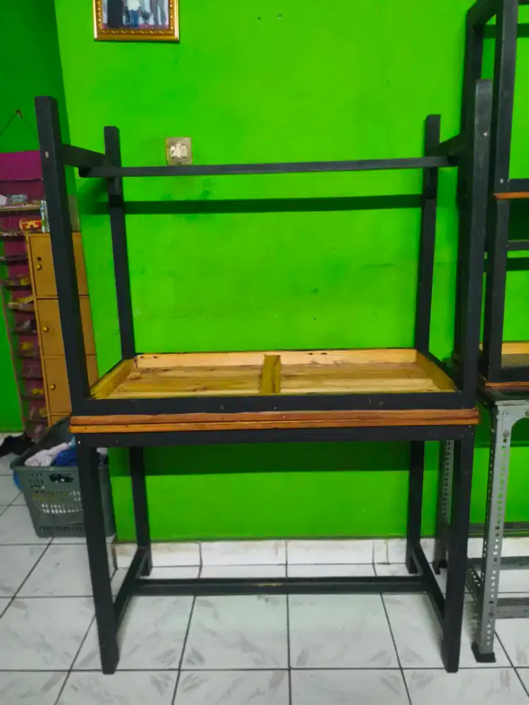 Satu Set Meja Kursi