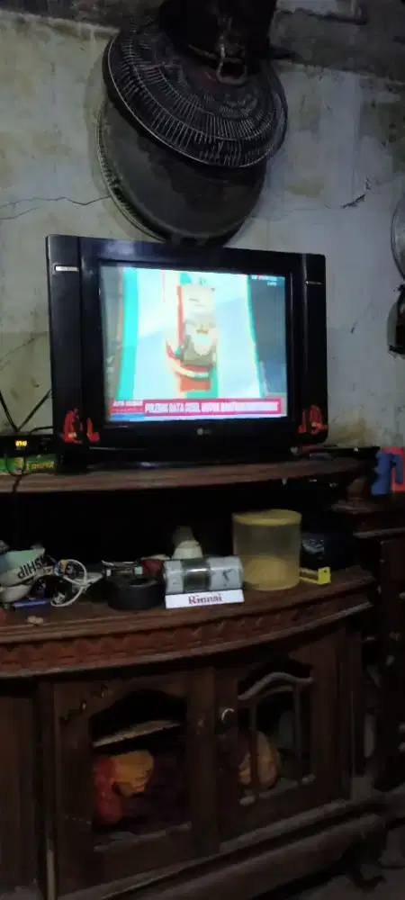 Tv tabung merk LG 21IN