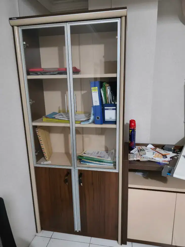 Lemari arsip kantor