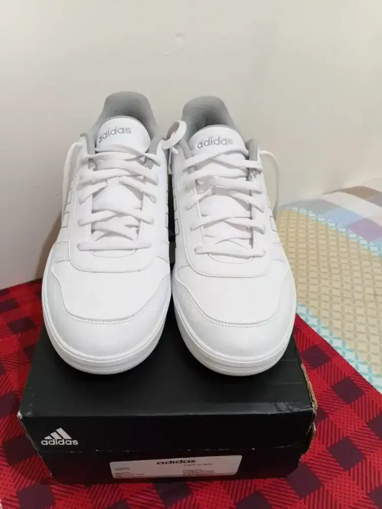 Dijual sepatu adidas size 46 baru ori