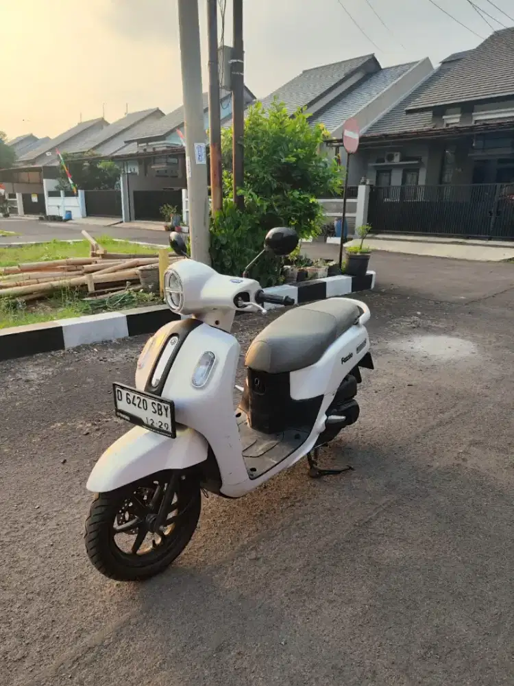 Yamaha fazzio lux white