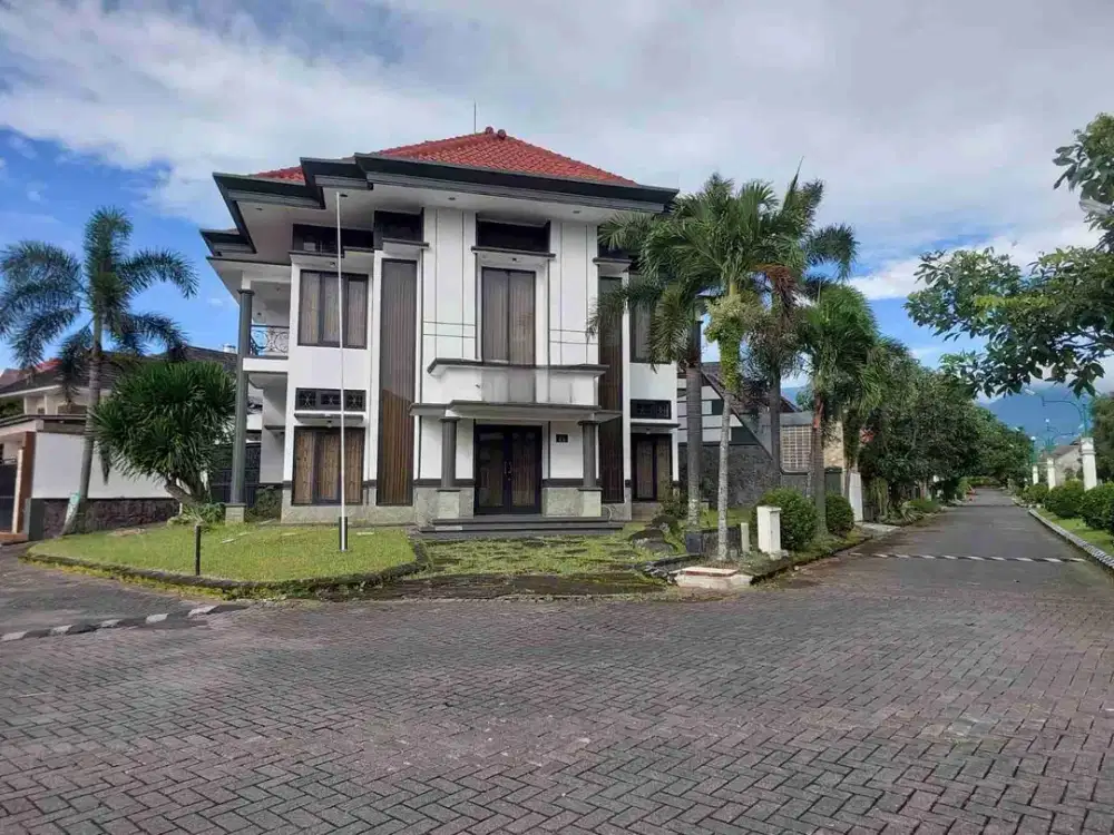 Rumah Pojok Luas 347 m² di Poros Jalan Kembar Perumahan Bukit Cemara Tujuh - BCT Depan Kampus UMM Malang.