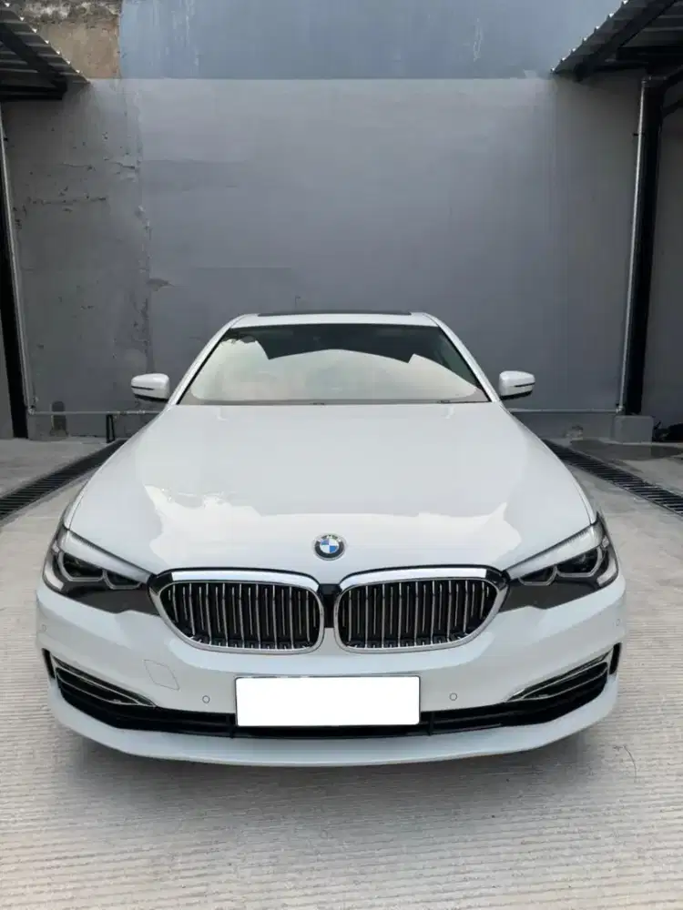 BMW 530i luxury 2018 low km cash