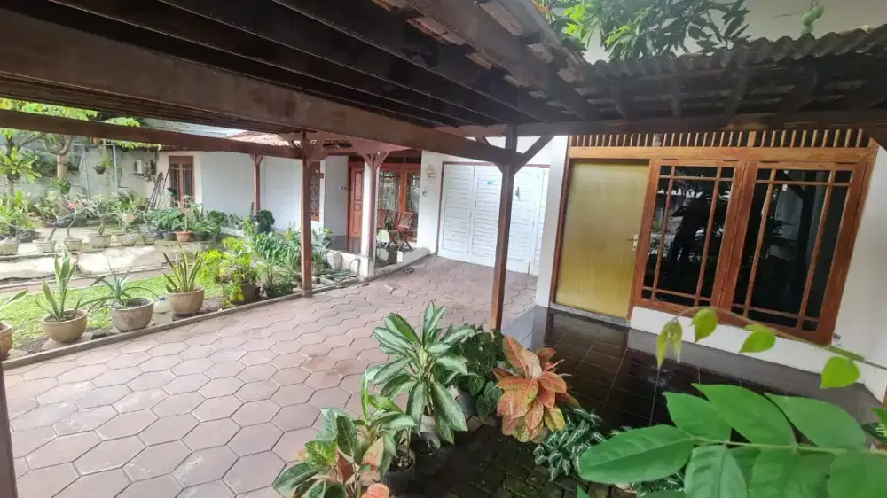 DIJUAL RUMAH DI ERLANGGA BARAT, SEMARANG TENGAH — DEKAT SIMPANG LIMA