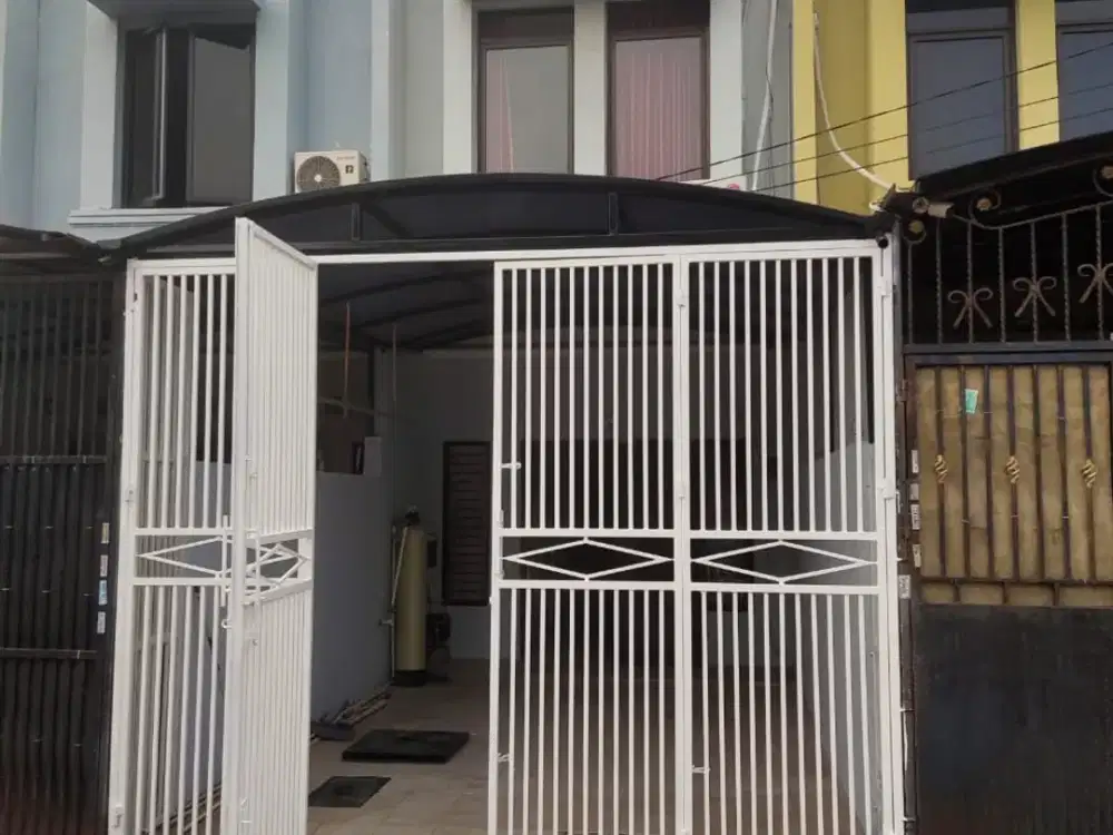 RUMAH BAGUS HADAP BARAT DAYA HARGA MURAH DI PERMATA TAMAN PALEM