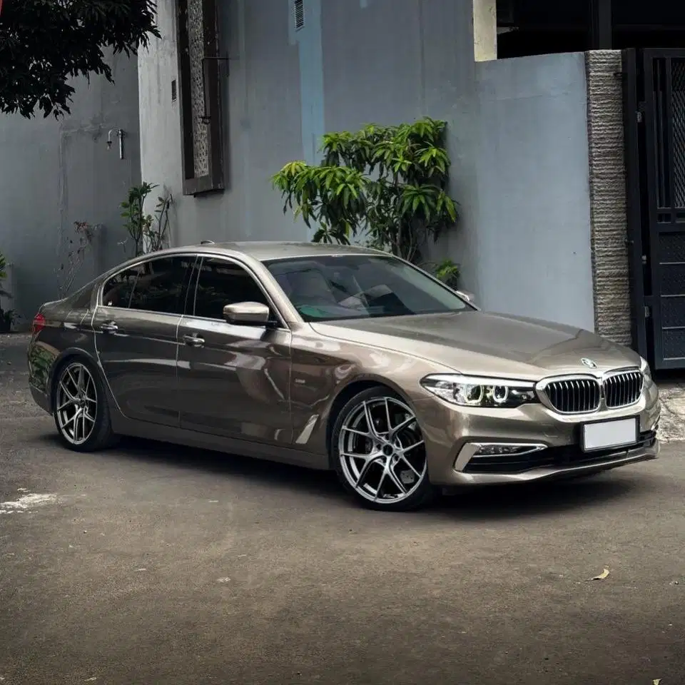 (CASH) BMW 520i G30 Luxury 2018