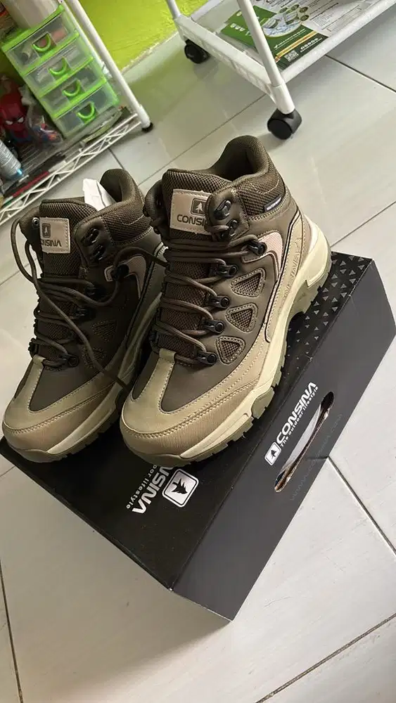 SEPATU GUNUNG CONSINA TIBET SIZE 40