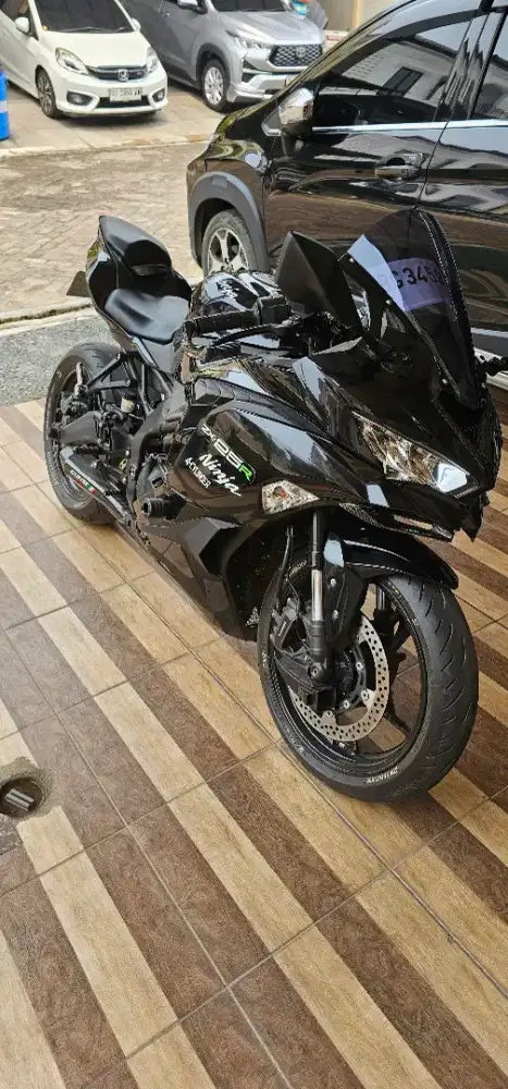 Jual motor ZX25R Hitam