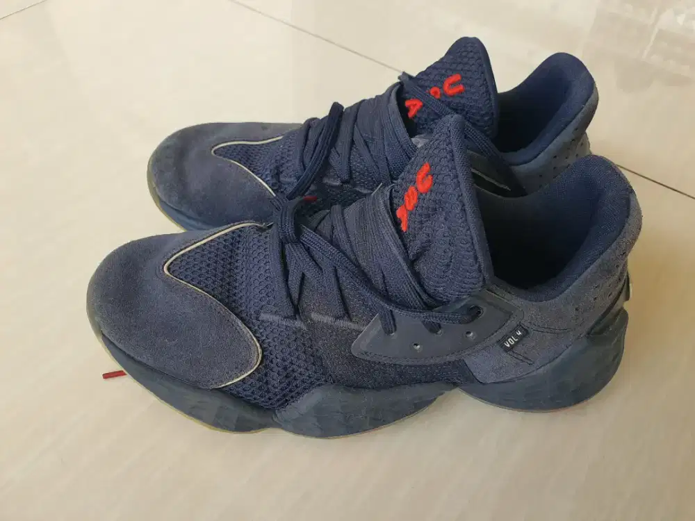 Sepatu Basket Adidas Harden vol 4