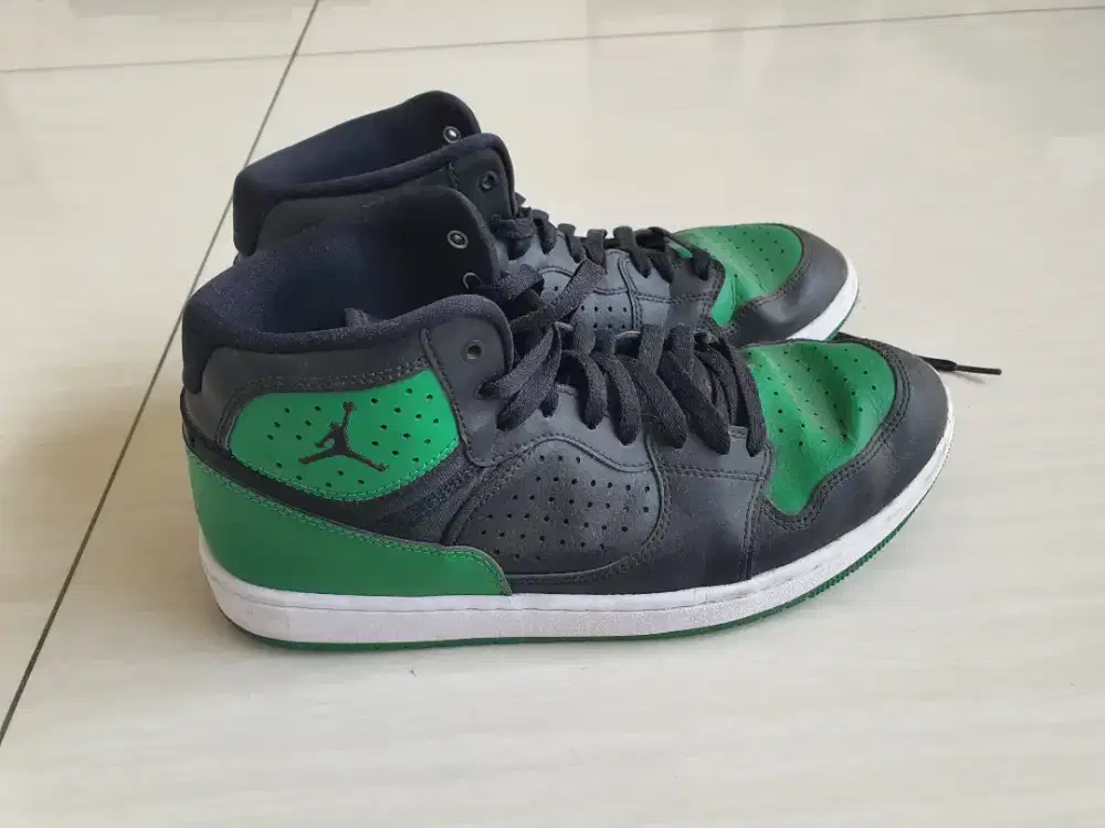 Sepatu Basket Nike Air Jordan Jump man baru 2 x pake