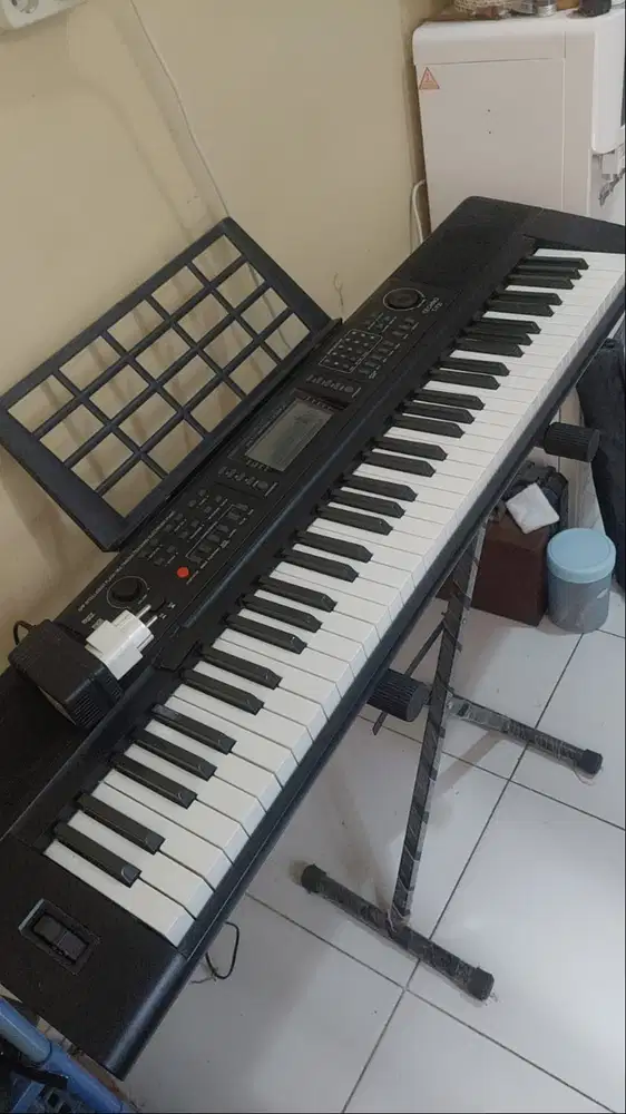 Dijual Keyboard Bekas Merk Techno T-73i Bonus Stand/Feet