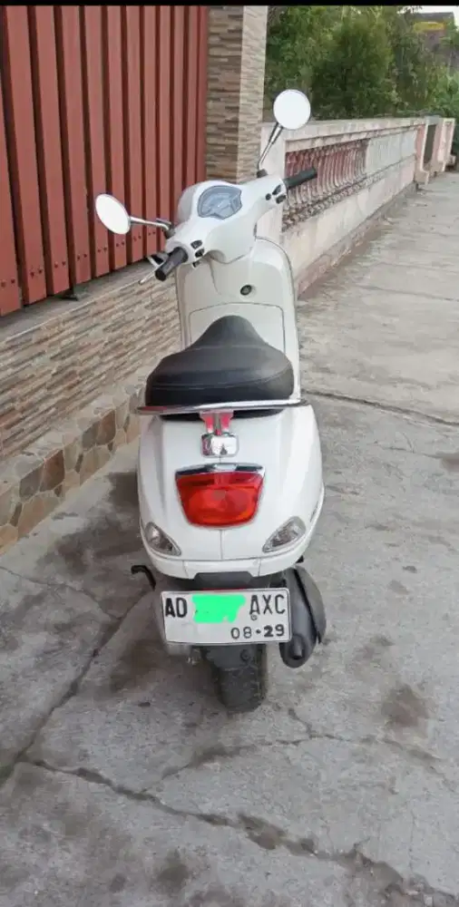Vespa putih warna favorite