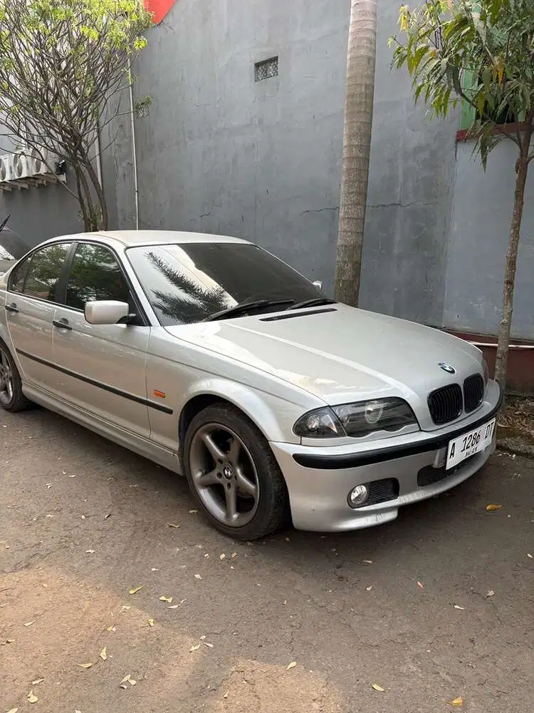 BMW 318i 2001 Bensin