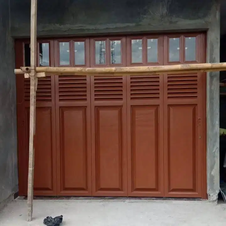 Pintu garasi besi minimalis