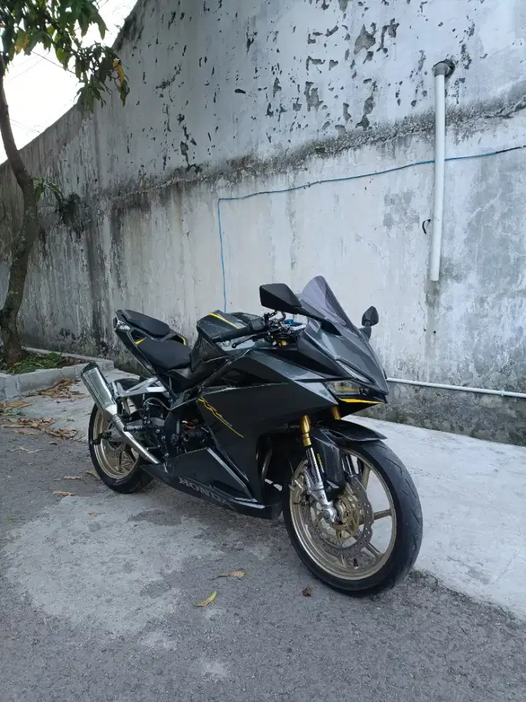 Honda CBR250RR Yellow Grey 2017