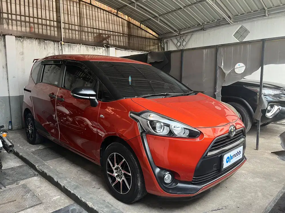 Toyota Sienta 1.5 E  AT 2017