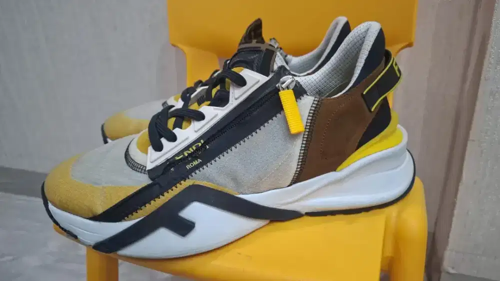 Sepatu Fendi terbaru (like new)