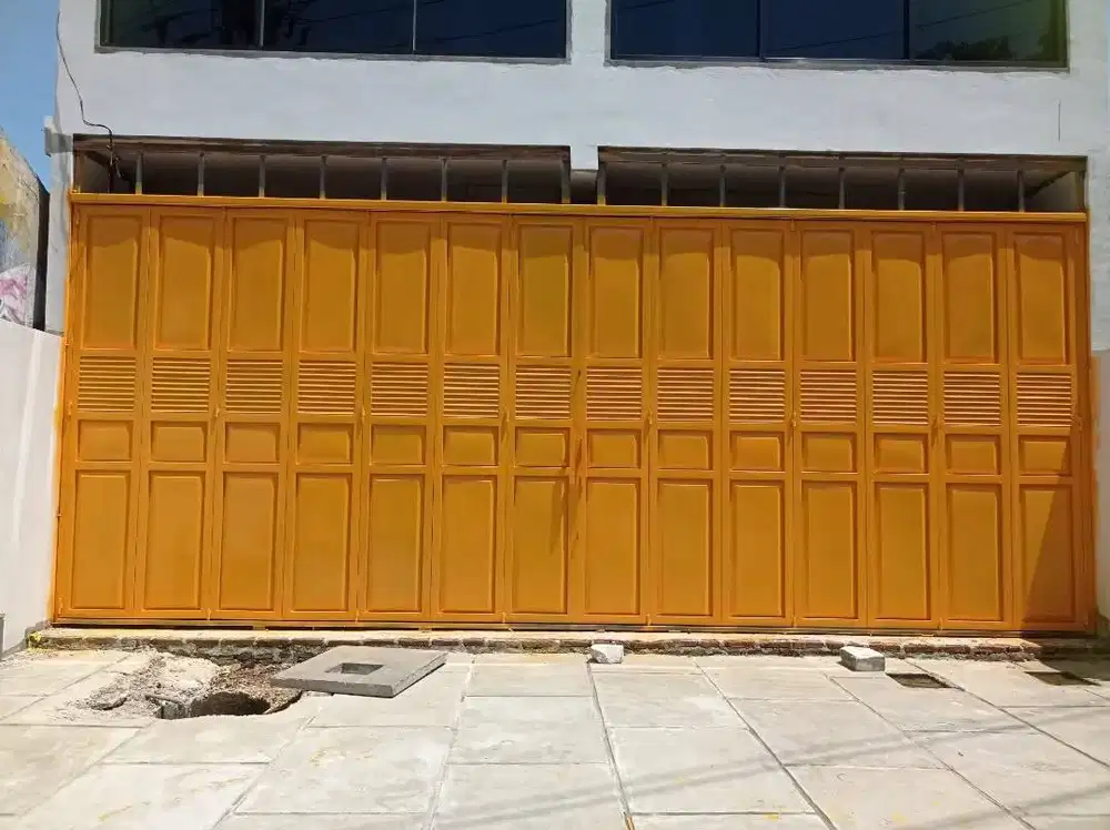 Pintu garasi besi model minimalis