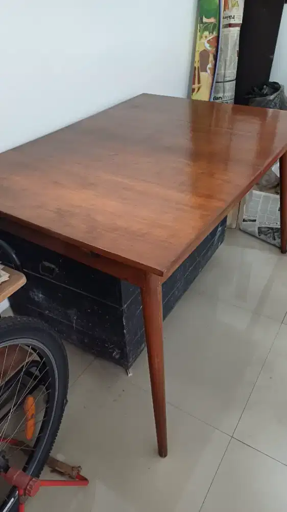 Meja makan jati