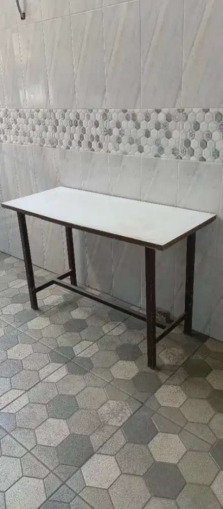 Meja untuk Jualan Lapis Melamin