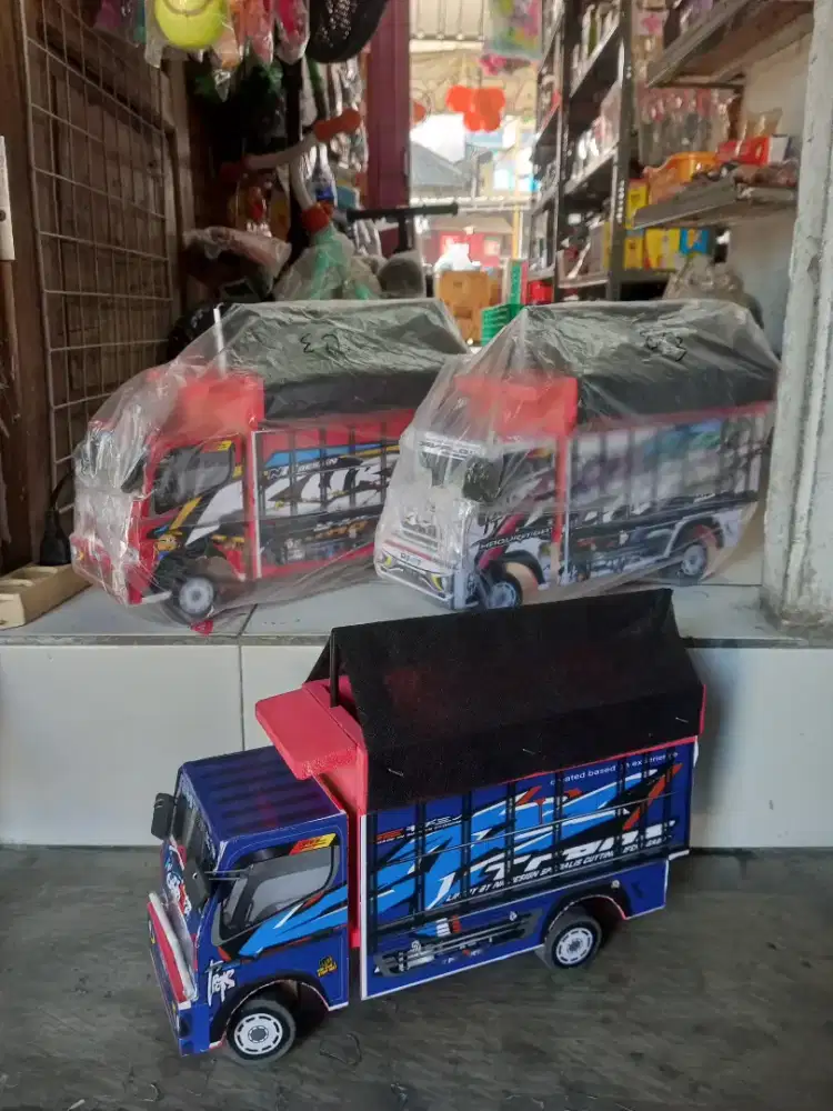 Mainan anak truk oleng kayu tanggung