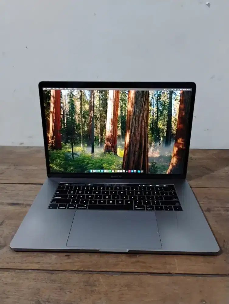 Macbook Pro 15 Inch 2019 i9 16gb/512gb Touchbar