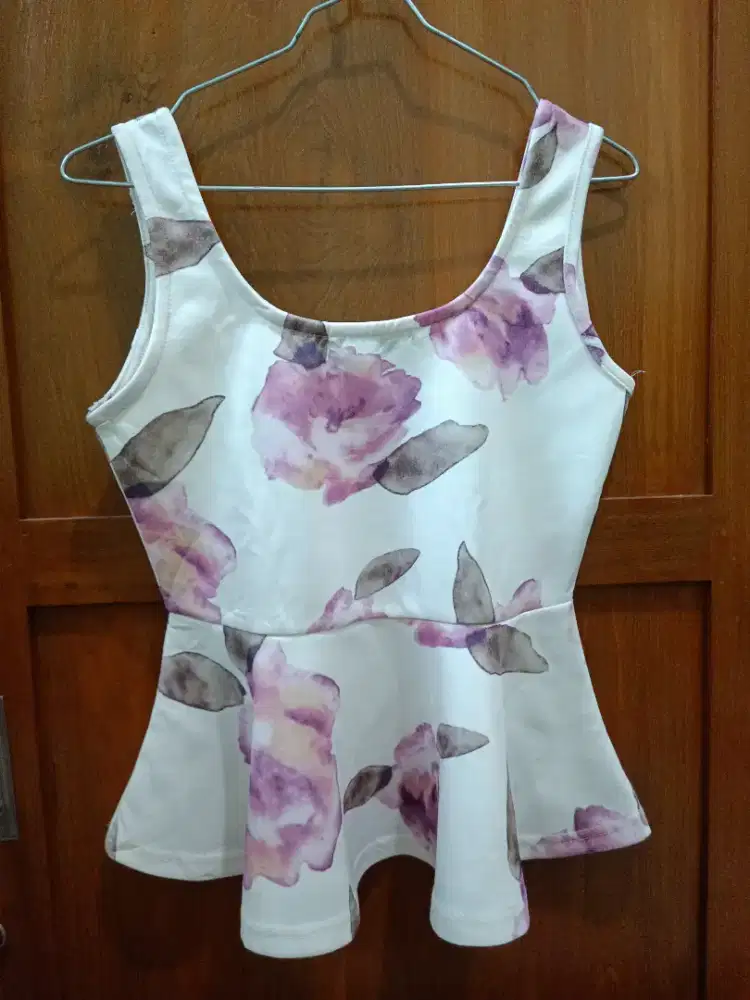 Tanktop kutung bunga