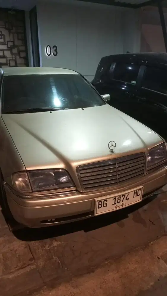 DIJUAL--- MERCEDES -- BENZ W202 C200 CLASSIC --- 1997