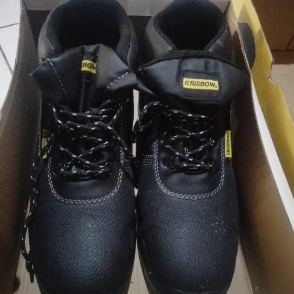 Sepatu krisbow ori