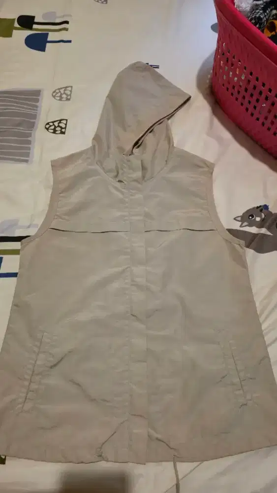 Vest ada topinya