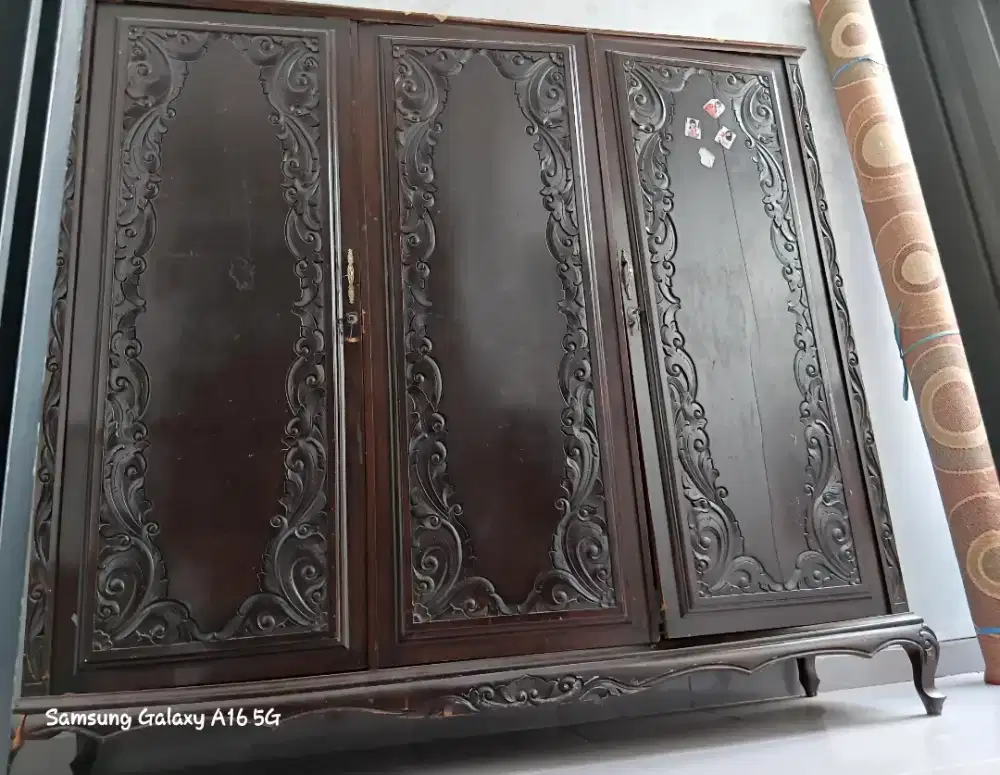Lemari jati 3 pintu