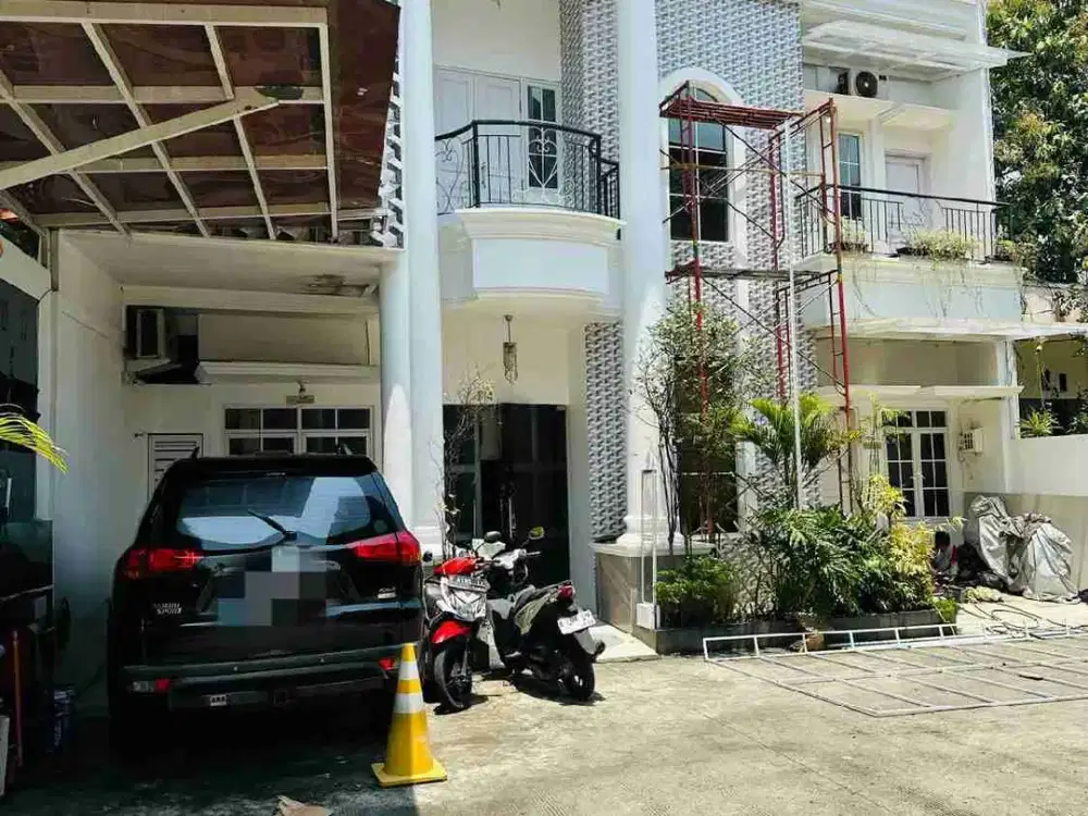 dijual rumah mewah dlm komplek di b.apus Cipayung jkt timur dgn kolam renang pribadi
