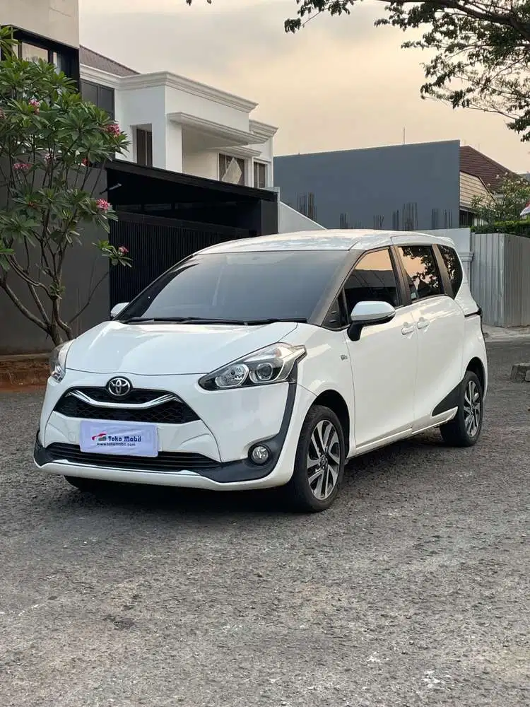 Toyota Sienta V AT 2021