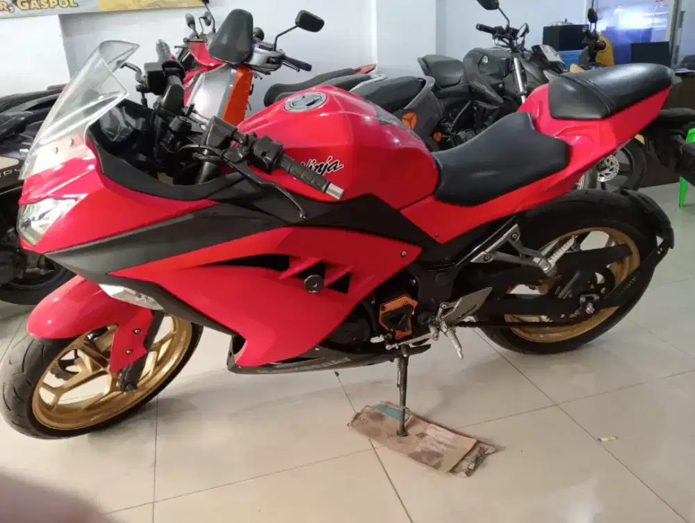 Dijual Cash Kawasaki Ninja 250 Tahun 2012