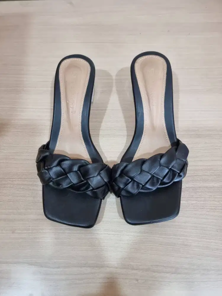 DEFROU Heels Sandal Wanita Hitam Transparan