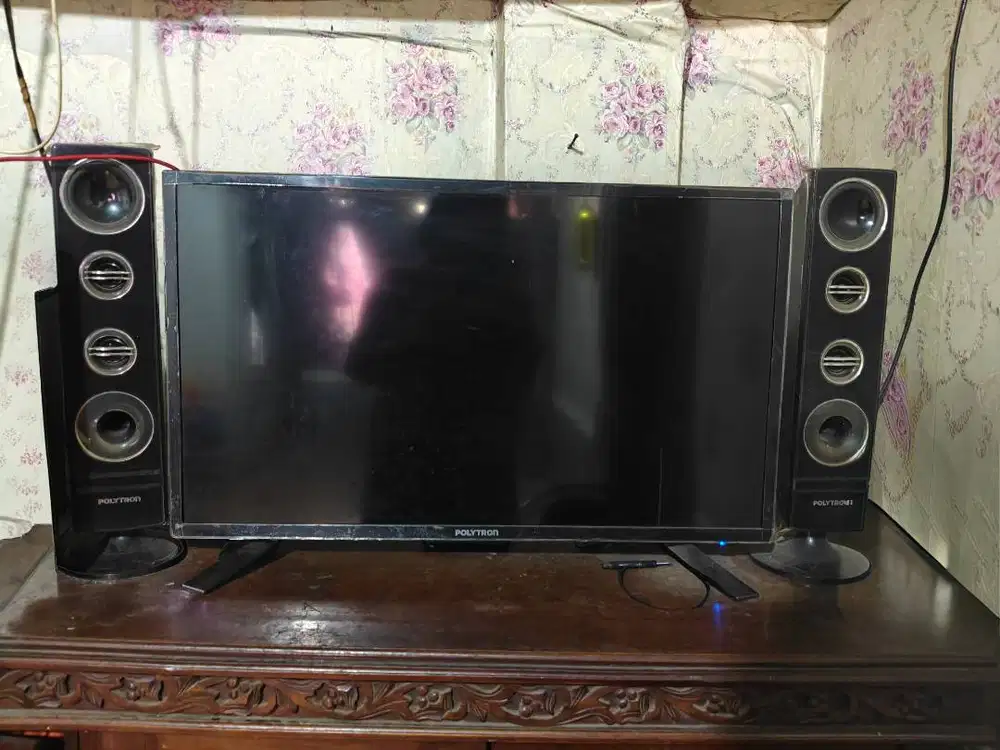 Polytron Tv LED digital dengan speaker tower 32 inch