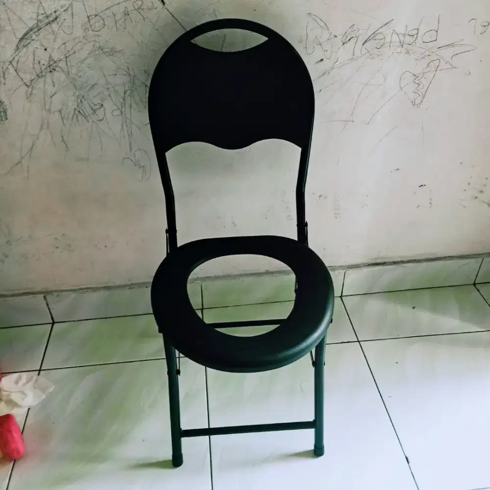 Kursi toilet duduk orang tua