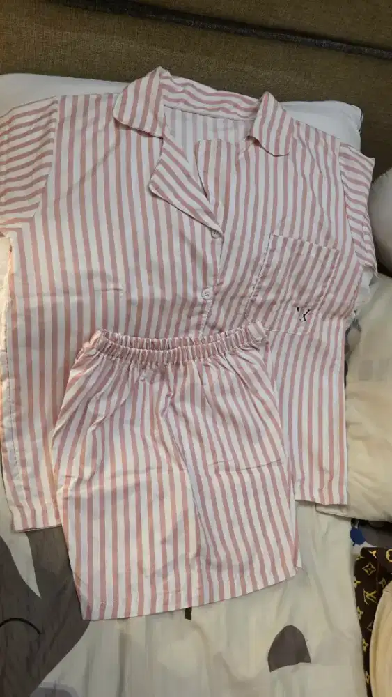 One set pink garis