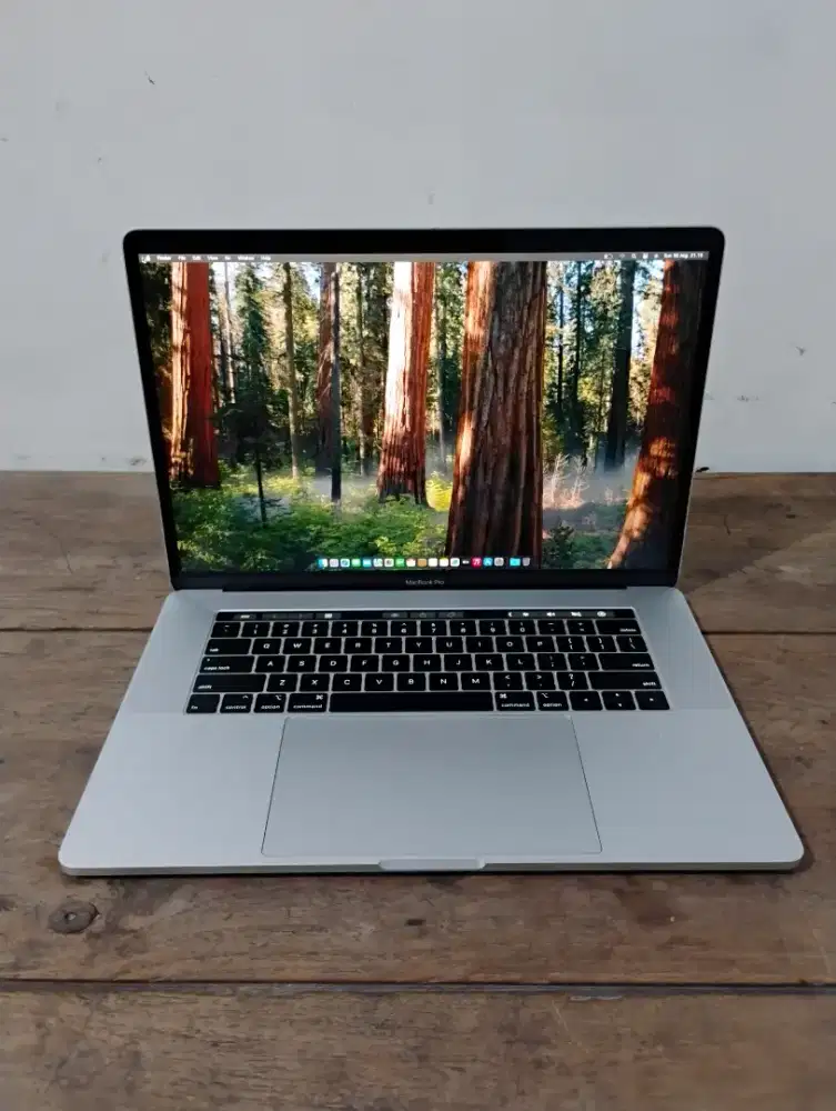 Macbook Pro 15 Inch 2018 i7 16gb/256gb Touchbar
