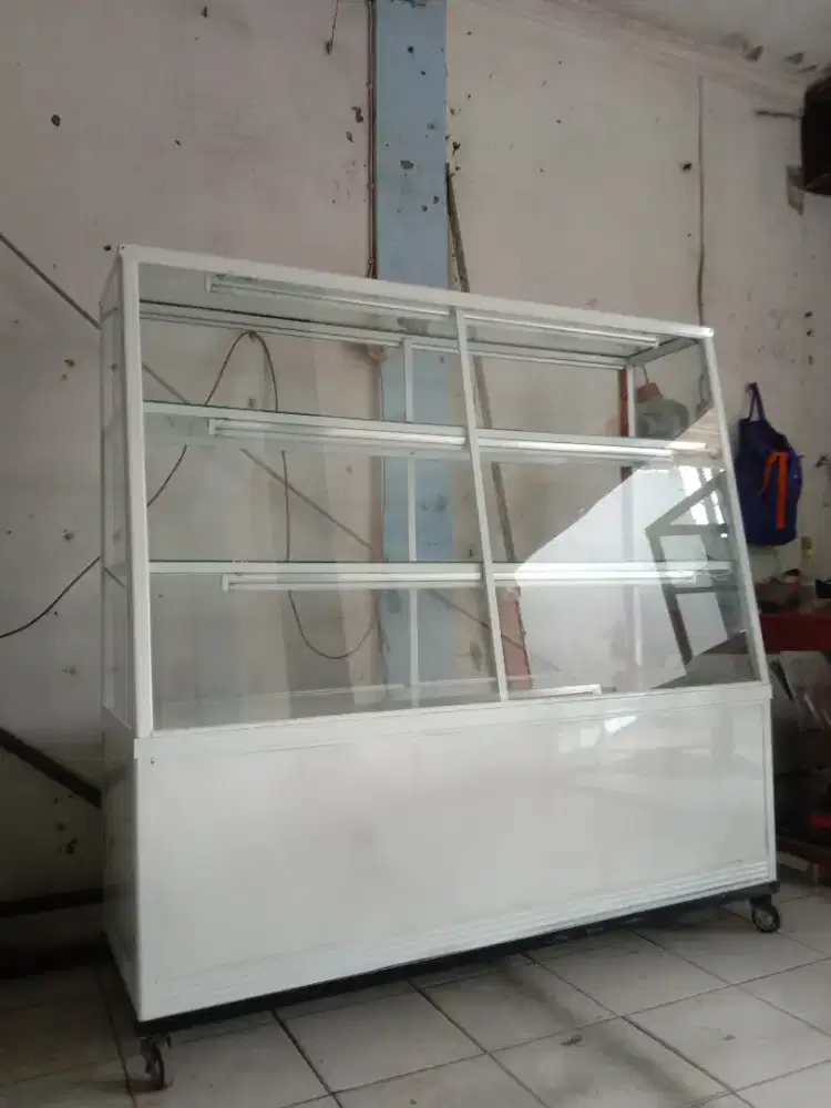 Kaca etalase second