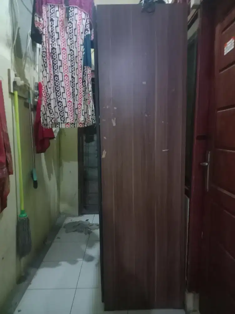 Lemari dua pintu