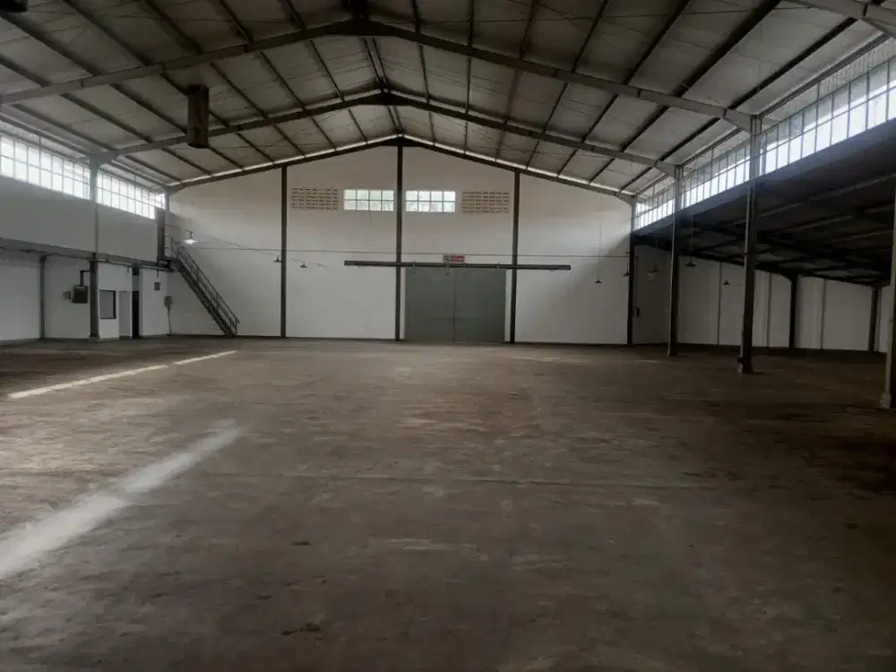 Disewakan gudang 1000m2 Jln. Sukamenak