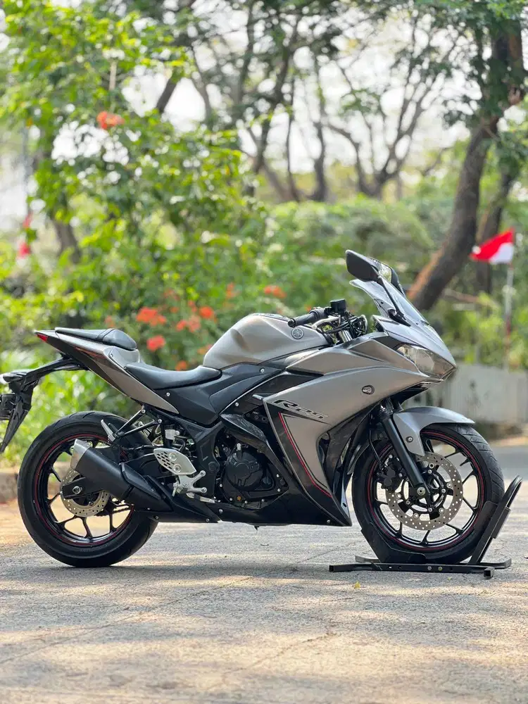 YAMAHA R25 OLD 2016 GREY KM 11K PAJAK PANJANG LIKE NEW