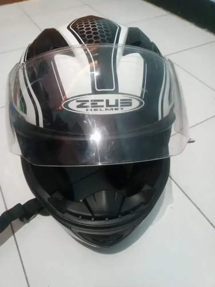 Helm zeus black white