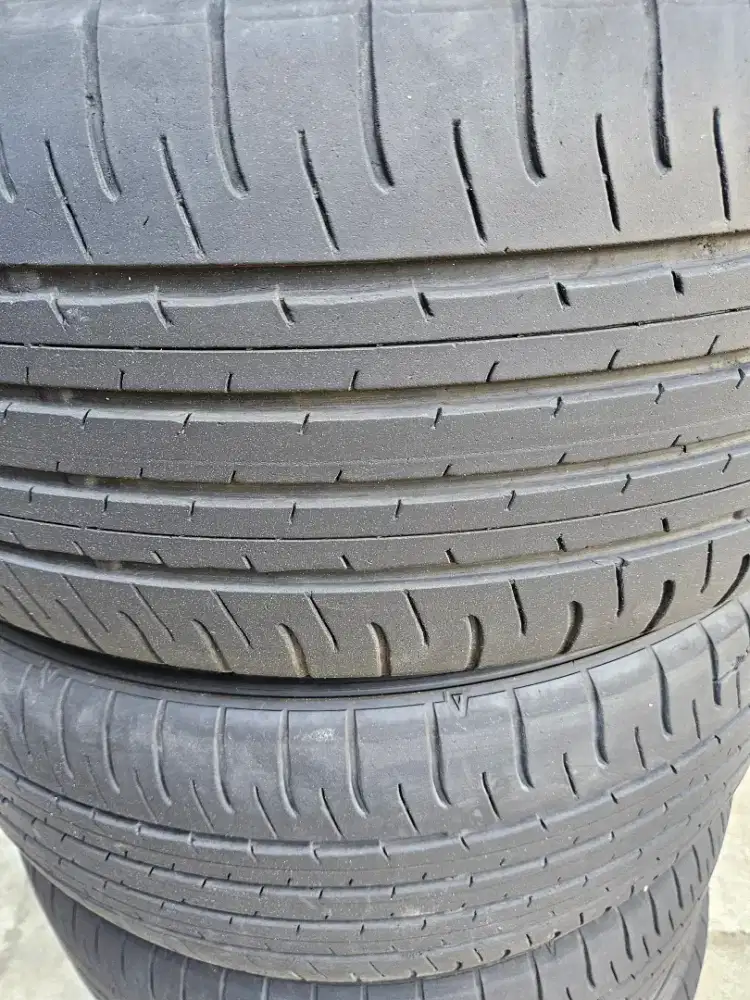 Ban Dunlop Sportmaxx 225/50 R18