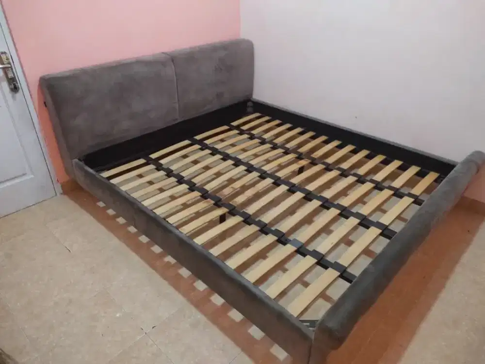 Dijual tempat tidur