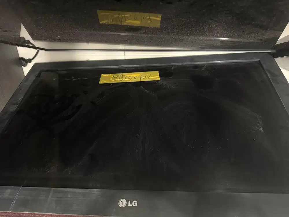 2 UNIT TV KONDISI LCD RUSAK MEREK LG