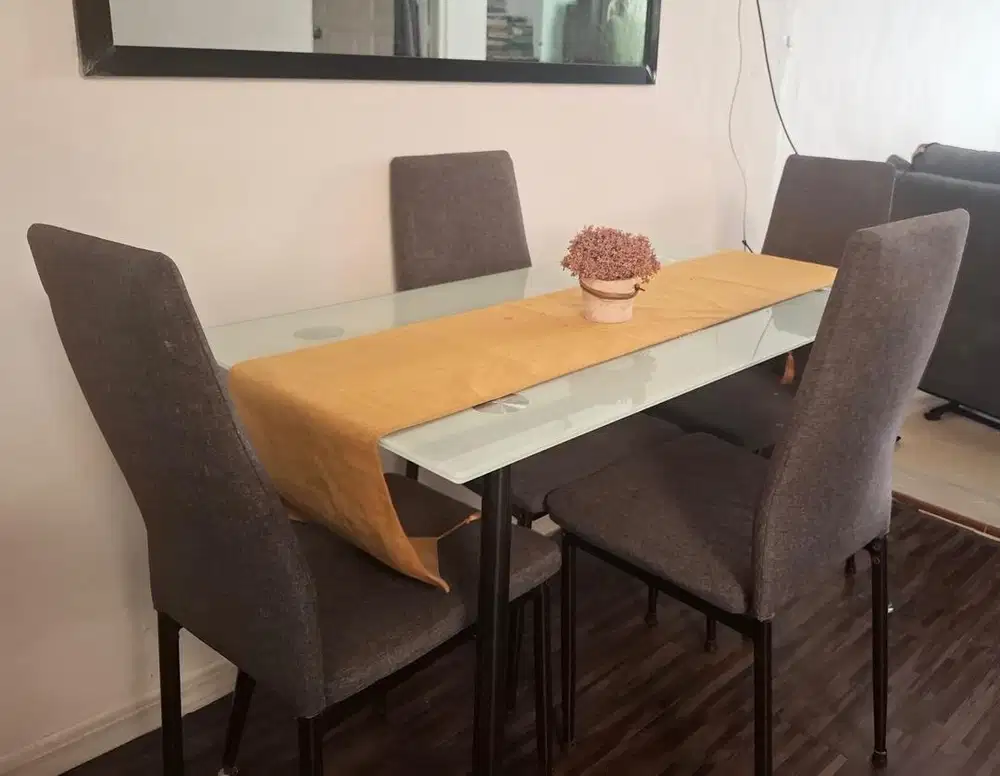 JUAL MURAH MEJA MAKAN SET DENGAN 4 KURSI (NEGO)