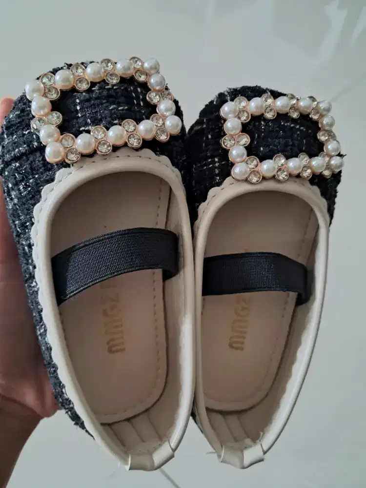 Sepatu pesta anak flat kondisi baru